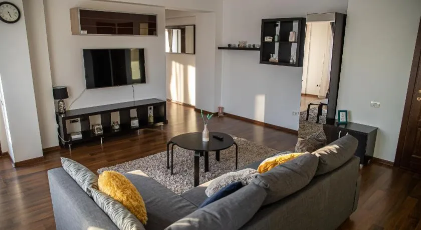 Apartament Tatu bar&grill - Image 1