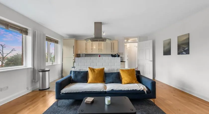 Serene River View 2bed near Canary Wharf O2 Excel - Image 1