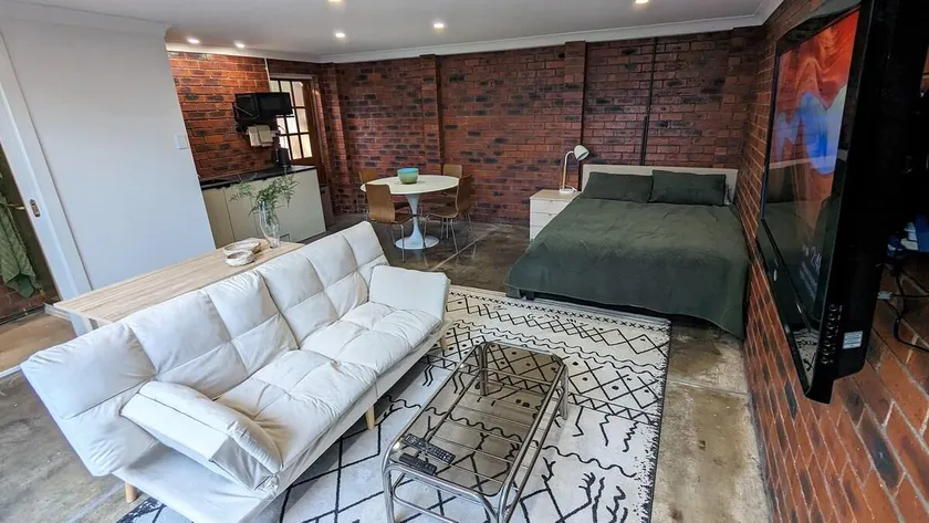 Chic 1 Bedroom Studio in the Heart of Elsternwick - Image 1