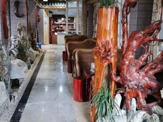 Yixuan Light Travel Hotel - Image 1