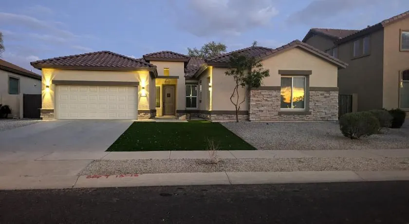 Spacious 5 BD Luxury Getaway Near Westgate - Image 1