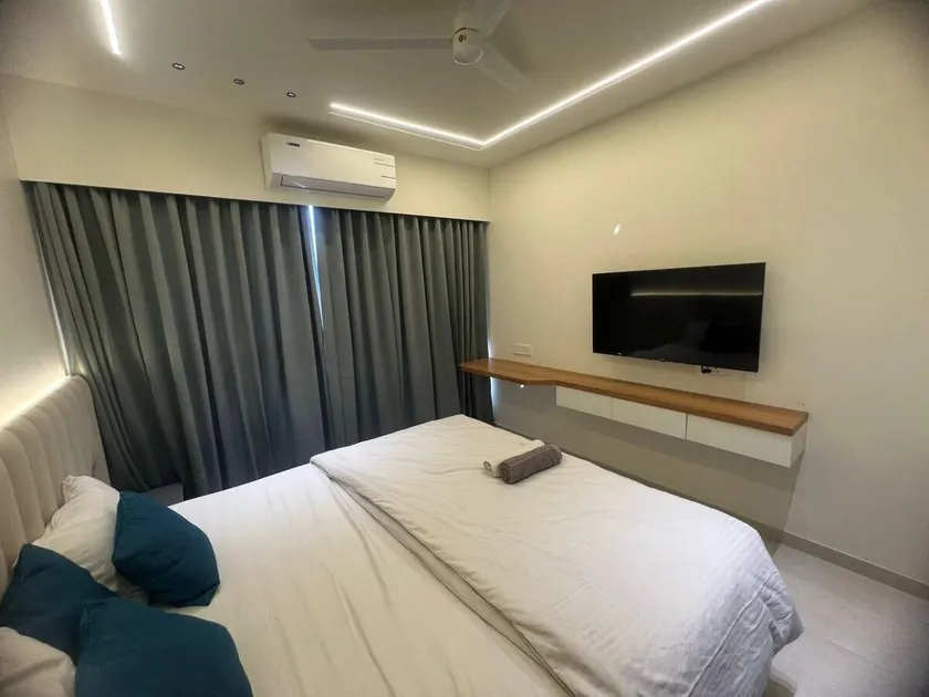 Solace: Pvt Studio at High Floor. AC Fast WiFi - Image 1