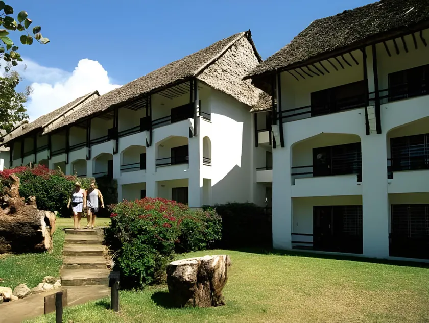 Papillon Lagoon Reef Hotel - Image 1