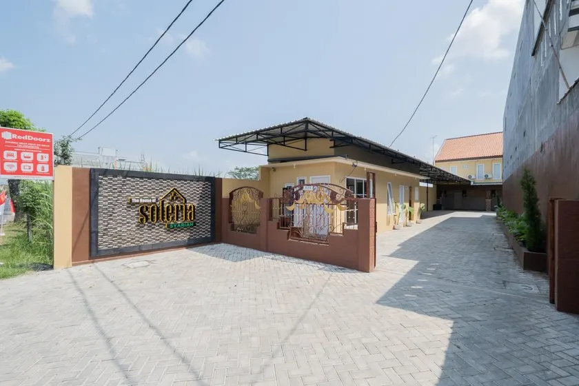 RedDoorz Syariah near RSUD Dr Iskak Tulungagung - Image 1