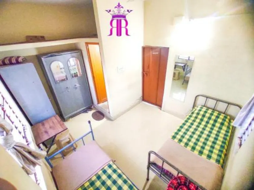 RR Paying Guest - Image 1