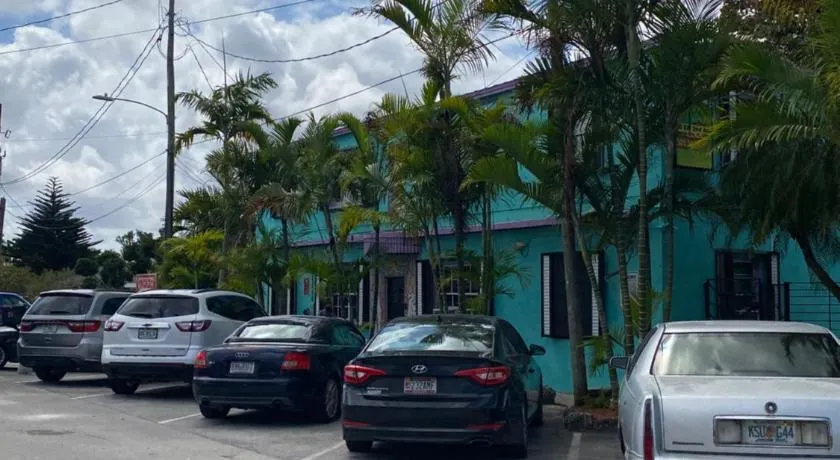 Hoosville Hostel (Formerly The Everglades Hostel) - Image 1