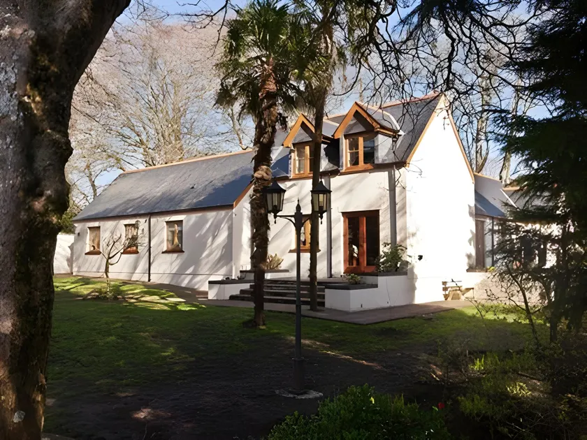 Little Red Rooster Rest and Spa - Image 1