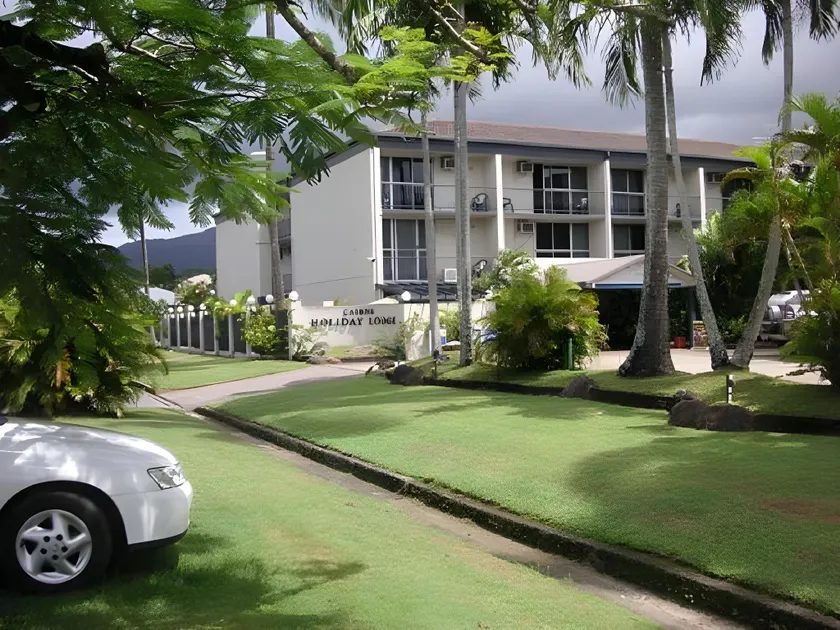 Cairns Holiday Lodge - Image 1