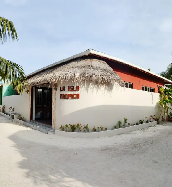 La Isla Tropica - Image 1