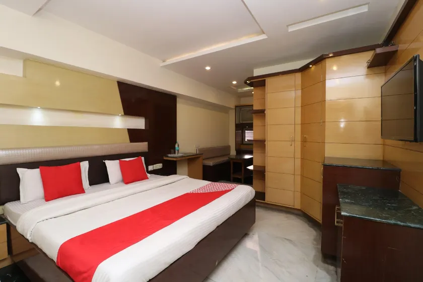 HOTEL O Vivek International Hotel - Image 1