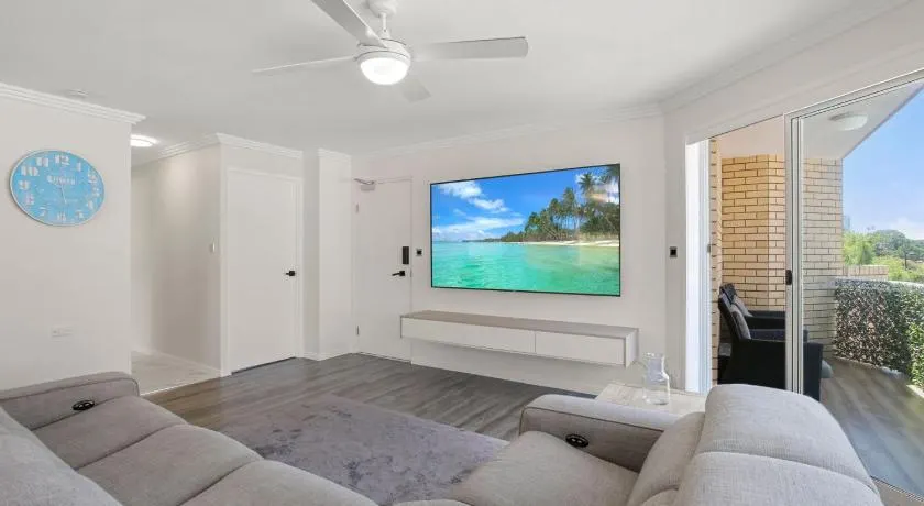 Trade Winds Unit 5, 52 Edmund St, Kings Beach - Image 1