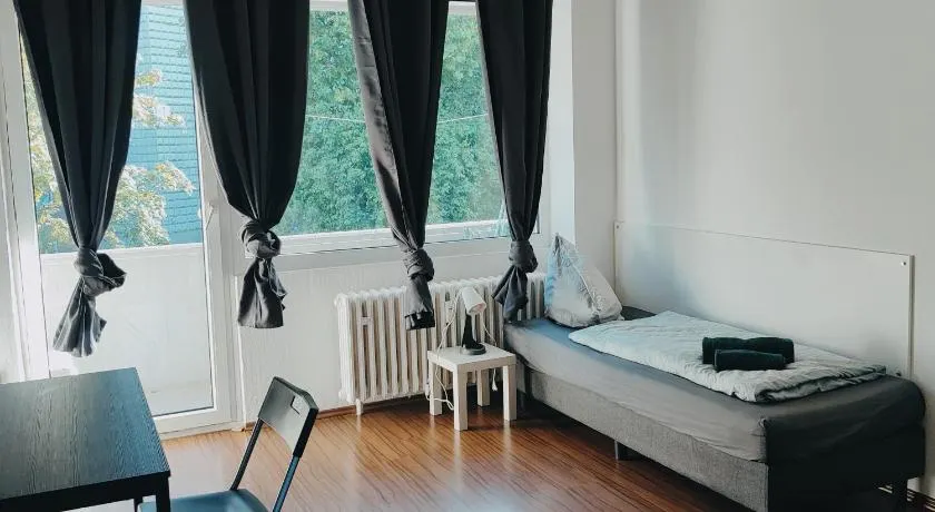 Ferienwohnung Monteurwohnung Messewohnung Duisburg Süd Grenze Düsseldorf 6 Personen - Image 1