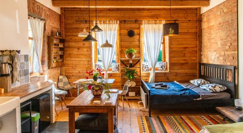 Minifaktúra Loft Apartman & Reggeliző és Ételbár - Image 1