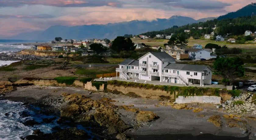 Black Sands Inn - Image 1