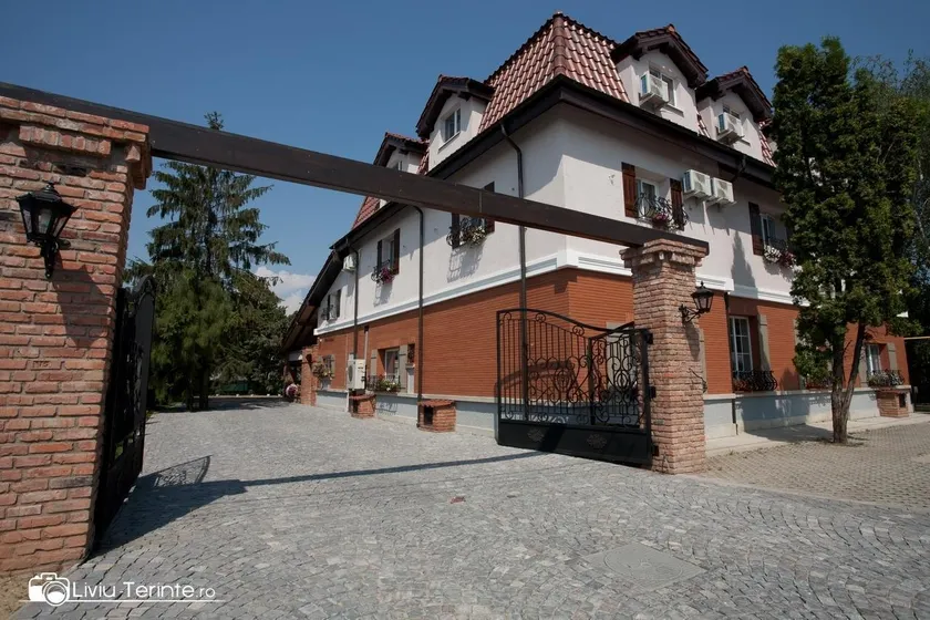 Piazzetta Bacau - Image 1