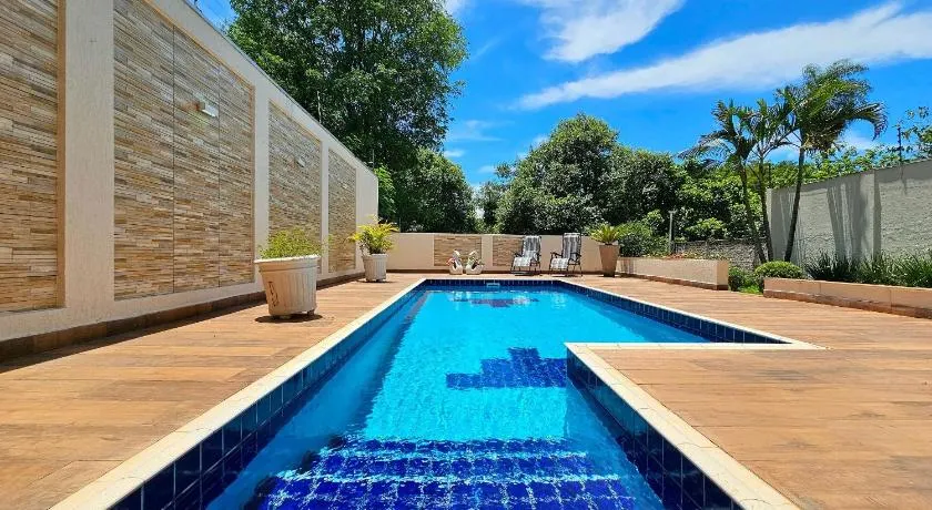 Casa bairro central 4 quartos com piscina - Image 1