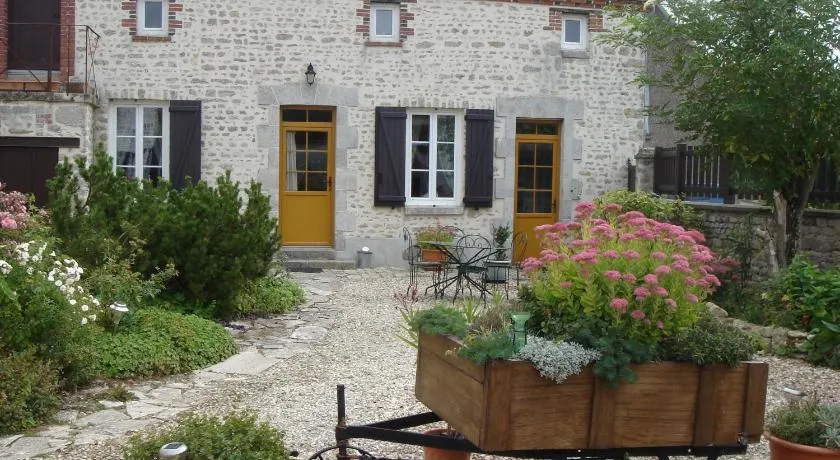 Charmant Gîte au Calme près de Pithiviers avec Jardin et Terrasse - Image 1