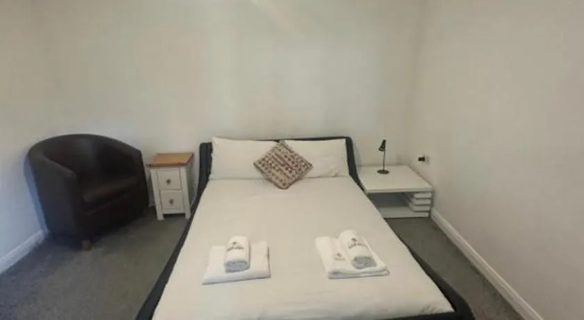 4 Seasons Apartments - Image 1