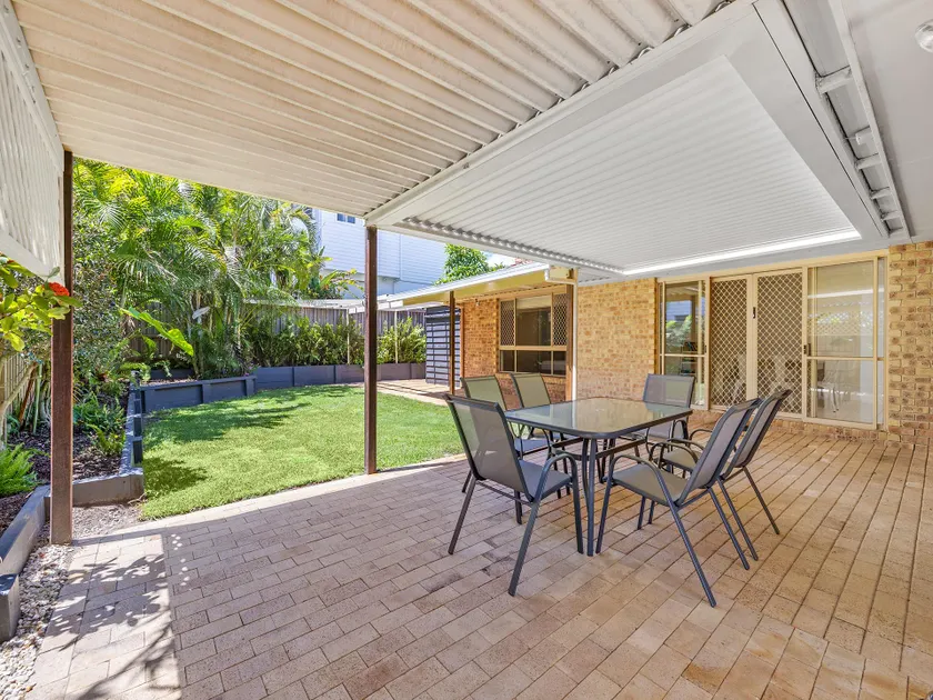 Pet-Friendly Retro Beach House - Walk to Dog Beach - Sleeps 8 - Image 1