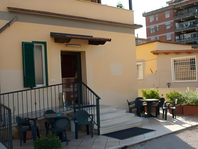 Gu Hotel - Image 1