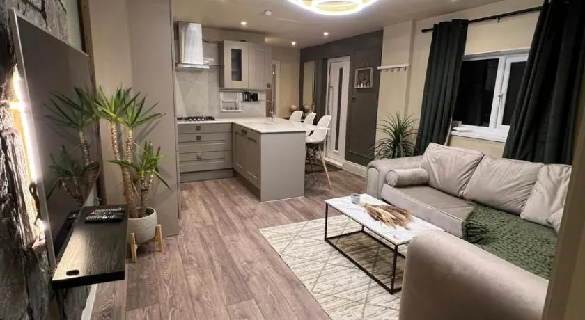 2 bedroom self catering detached outhouse with garden area - Image 1