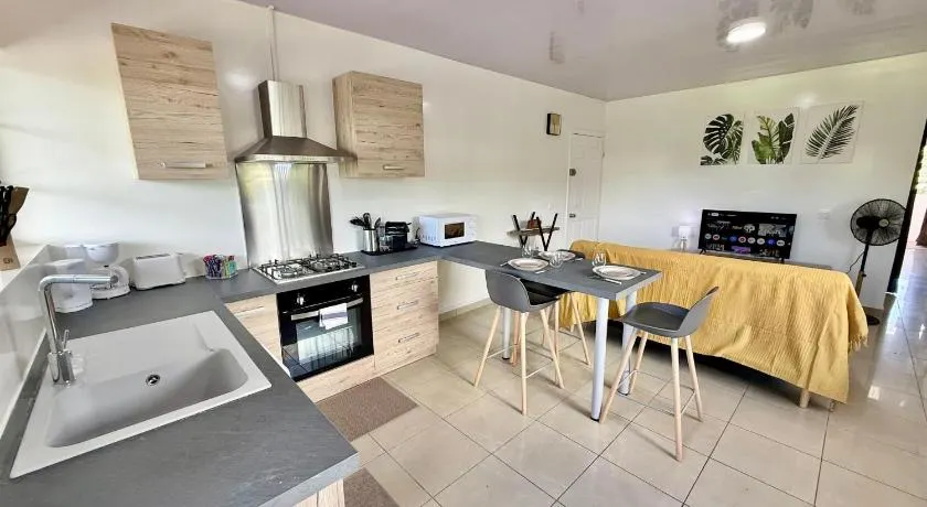 Manohiti apartment Easy Tahiti Stay Fast Wi-Fi Kitchen Terrace & carpark - Image 1