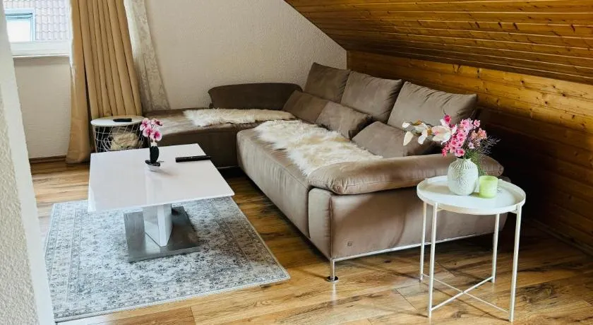 3 Zimmer modern Wohnung mit Netflix und küche - Image 1