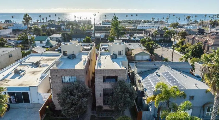 Walk to the Beach Luxury Roof Deck Sunset View - Image 1