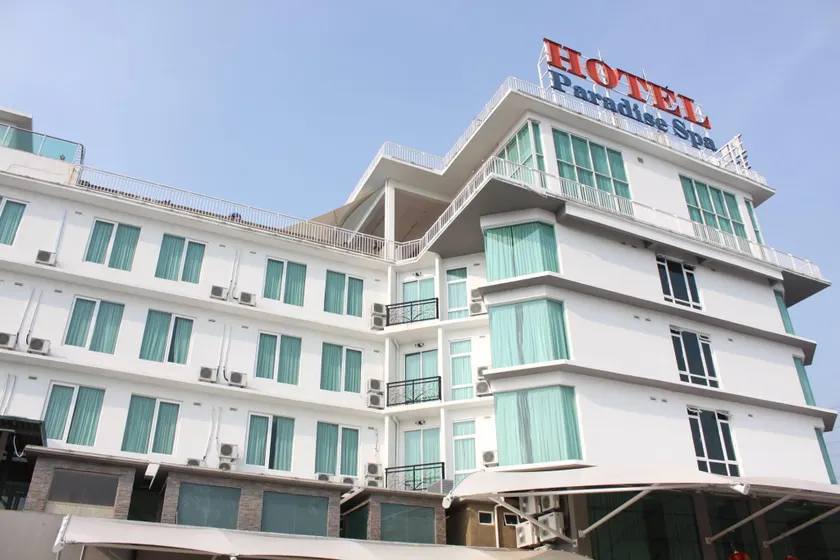 Paradise Spa Hotel - Image 1