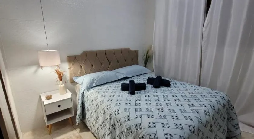 Sandra House Pipa - Image 1