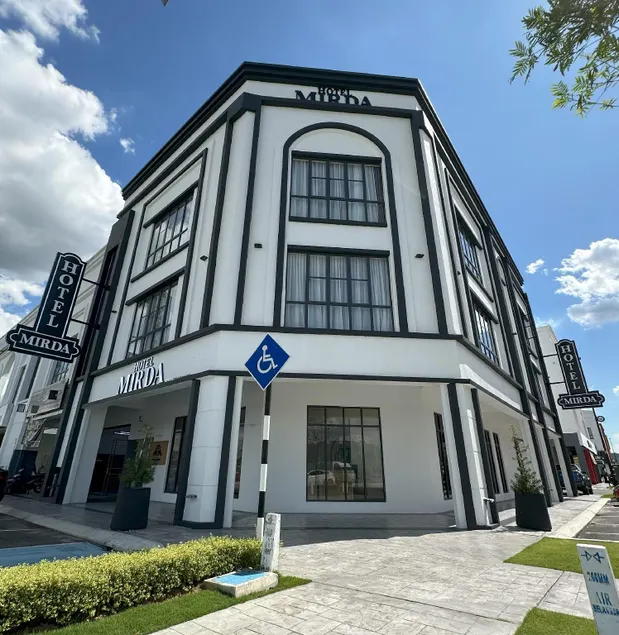 Hotel Mirda Puncak Alam - Image 1
