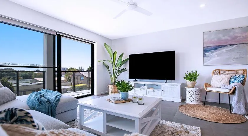 HOT Stylish Costal 3 ensuite apartment on Redcliffe, Brisbane - Image 1
