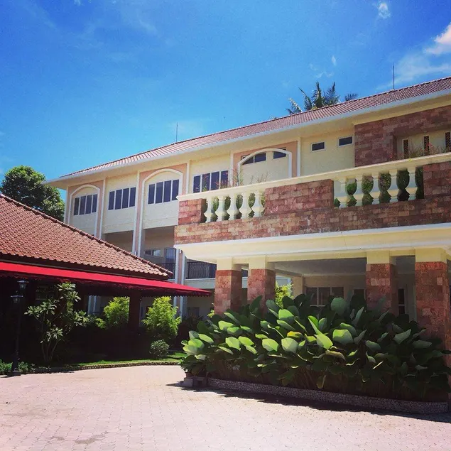 Nina Hotel Syariah - Image 1