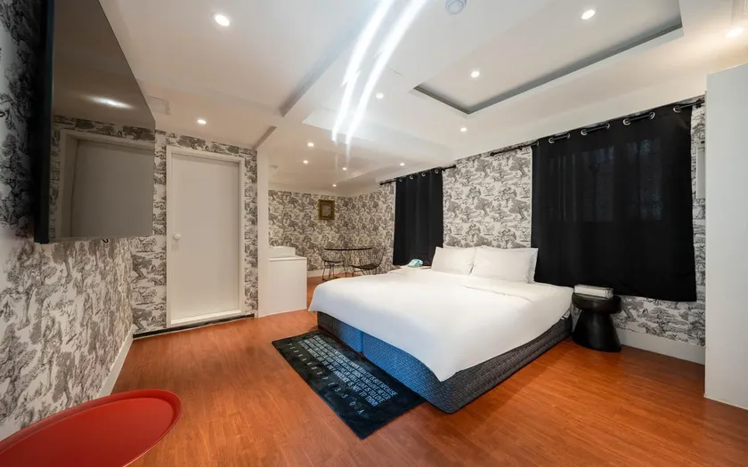 Hotel Le'O - Image 1