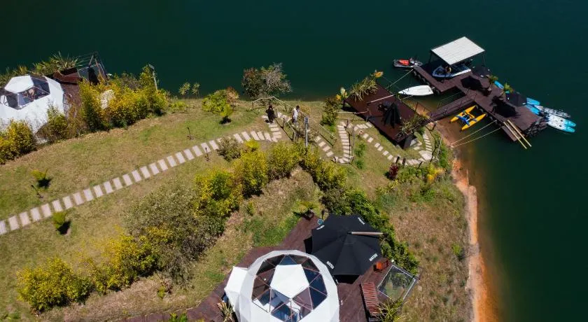 Domus Glamping Guatapé - Image 1