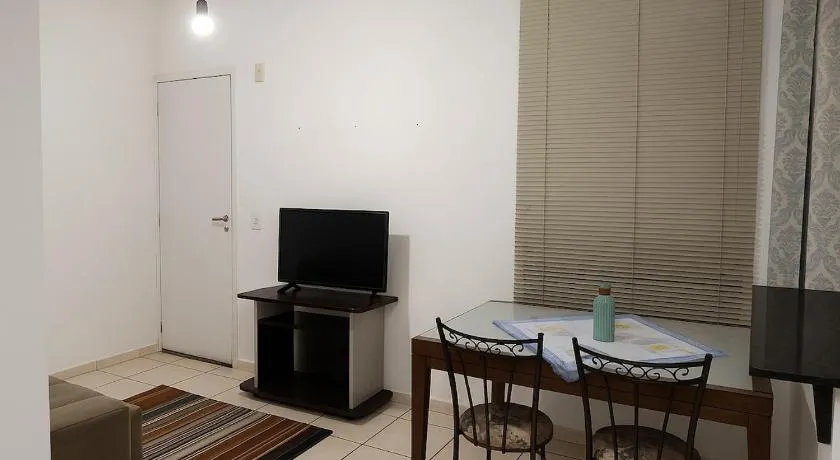 Large ground floor apartment with a yard near the mall - Image 1