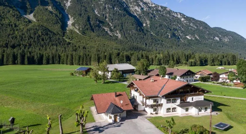 Agradable apartamento vacacional apto para niños con jardín y terraza | Vistas a la montaña - Image 1