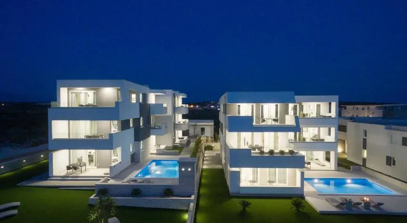 Apartments & Rooms Pool Villas Maris - Image 1