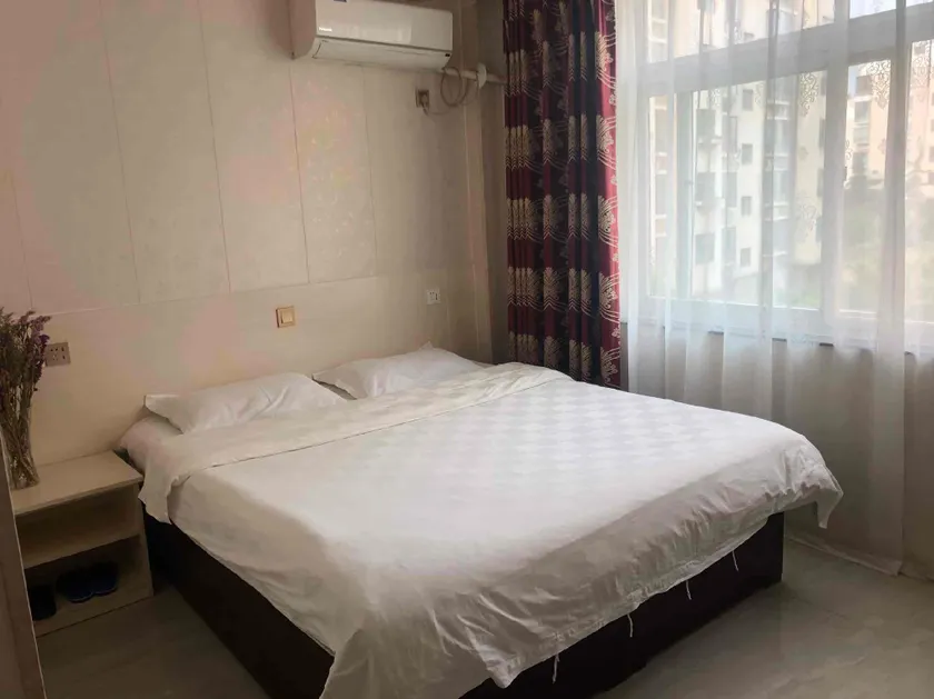 Runhui Hotel - Image 1
