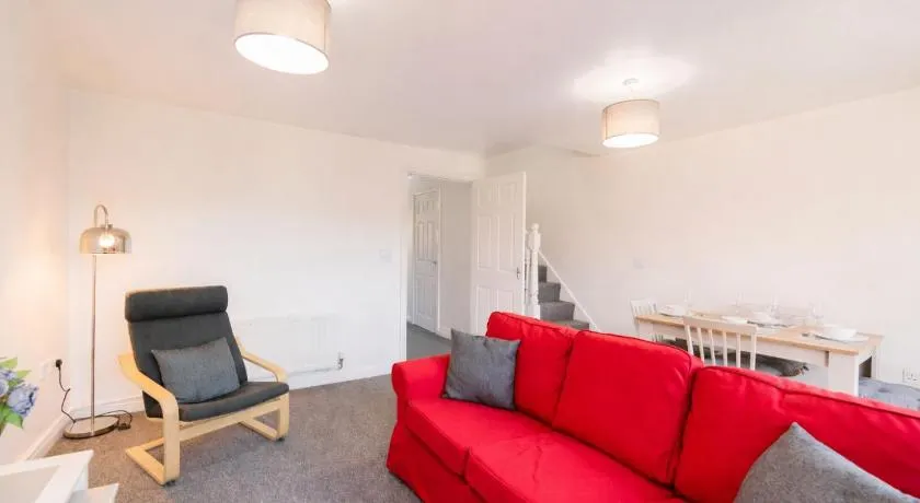 Comfortable 3BR in Grantham, Sleeps 5, Parking & WIFI - Image 1