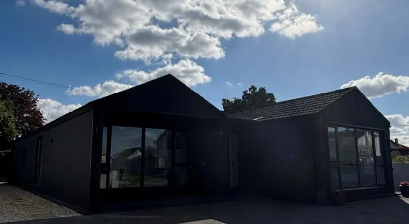 Rockview House & Villas Sleeps 30, 4 properties - 16 bed & outdoor sauna - Image 1