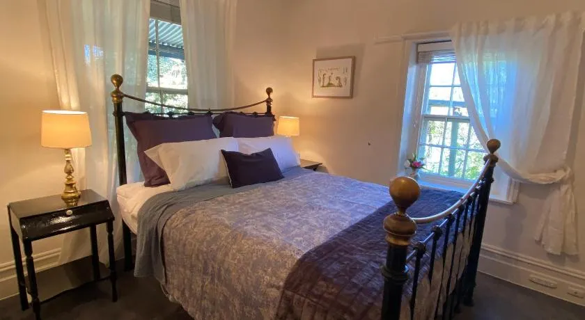 Stirling Cottage - Image 1