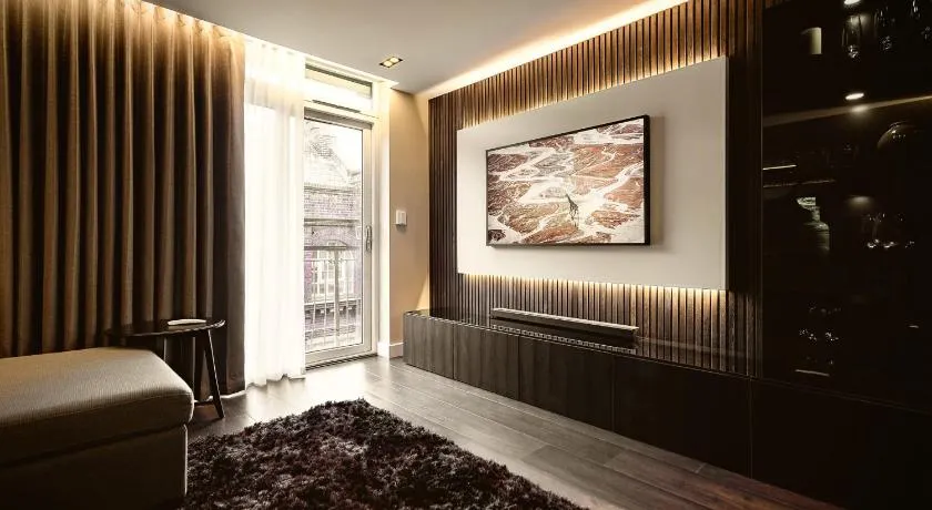 The Acacia, Luxury with Private Balcony & Two Parking Spaces - Image 1
