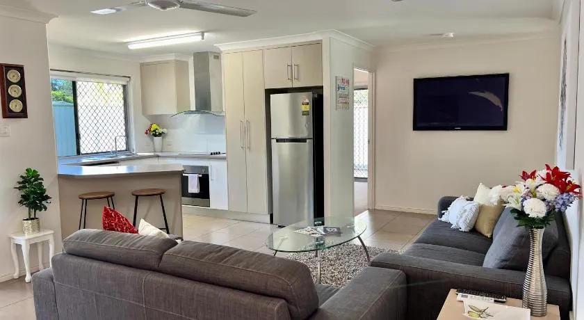 Home away from home - Modern luxury in central Bundaberg - Image 1