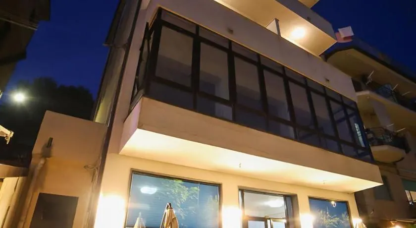 Hotel Riviera - Image 1