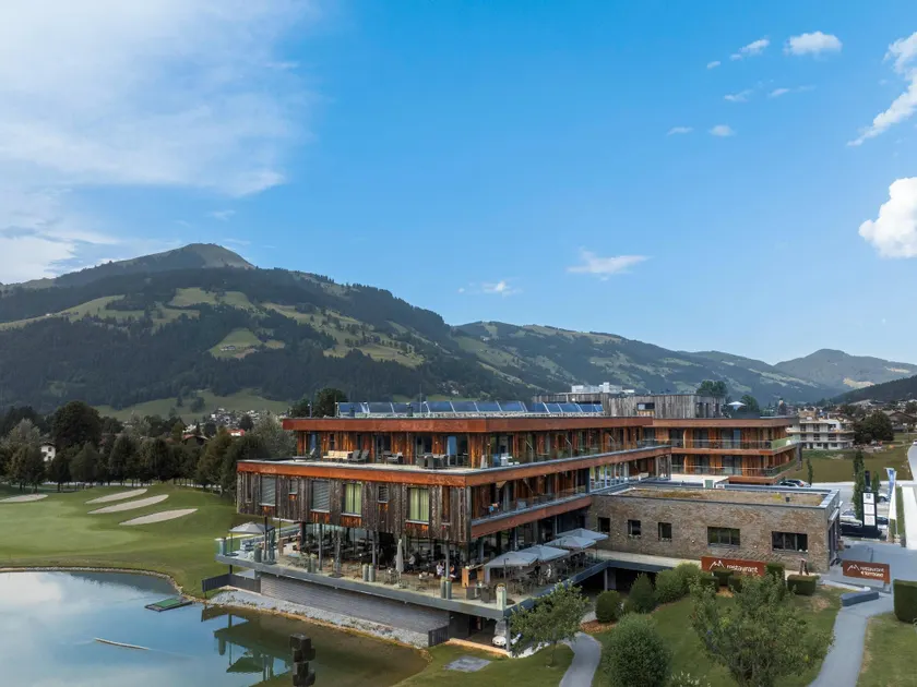Luxurious penthouse on the golf course - Image 1
