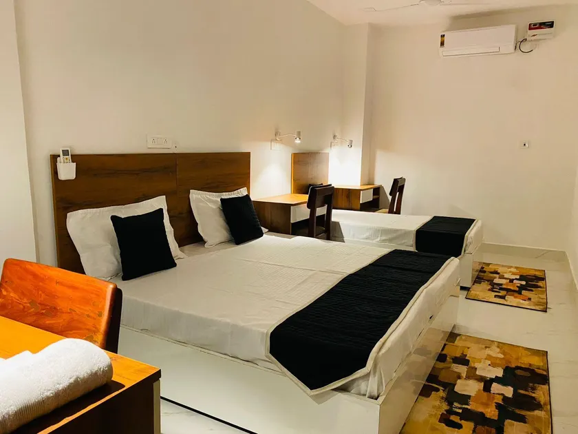 BLACKSTORM RESIDENCY HOTEL - Image 1