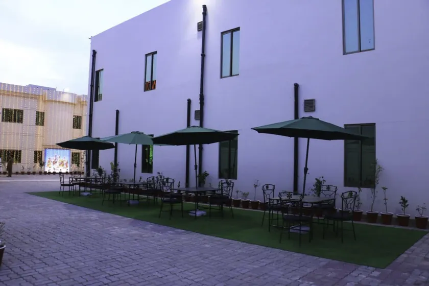 Javson Airport Hotel - Image 1