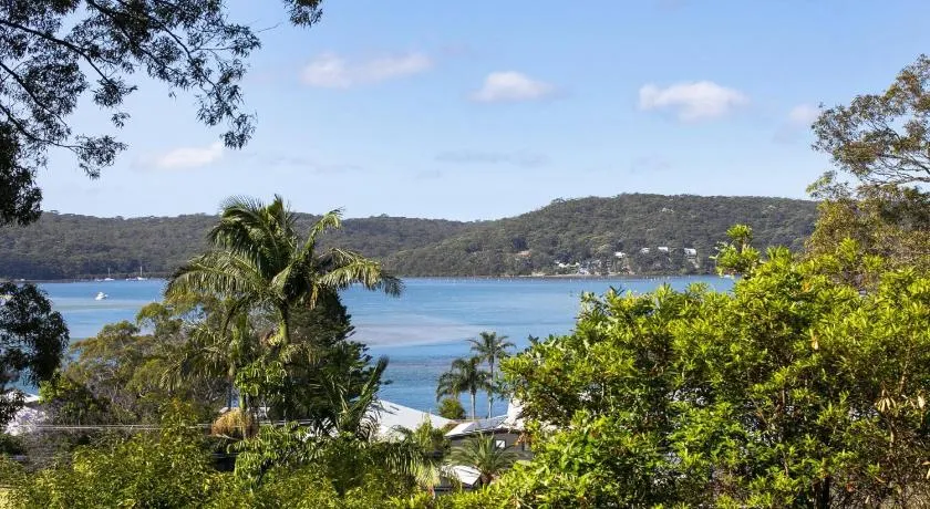 Bouddi Bush Retreat with Bay Views - Image 1