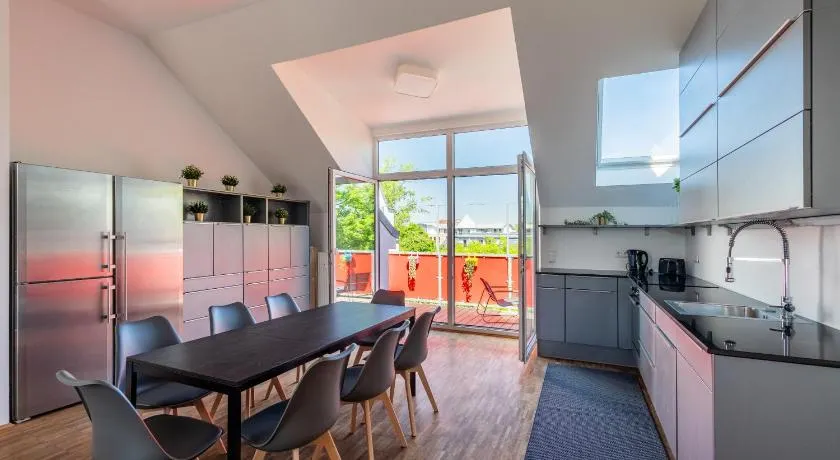 Sky Loft Leipzig - moderne Dachwohnung mit Terrasse und Blick aufs Rathaus - Image 1